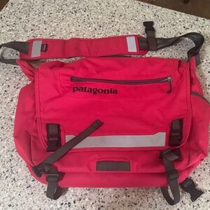Patagonia One Vibrant Magenta Messenger Bag